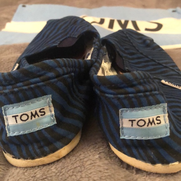 Toms black and blue striped size 7 - Picture 3 of 4